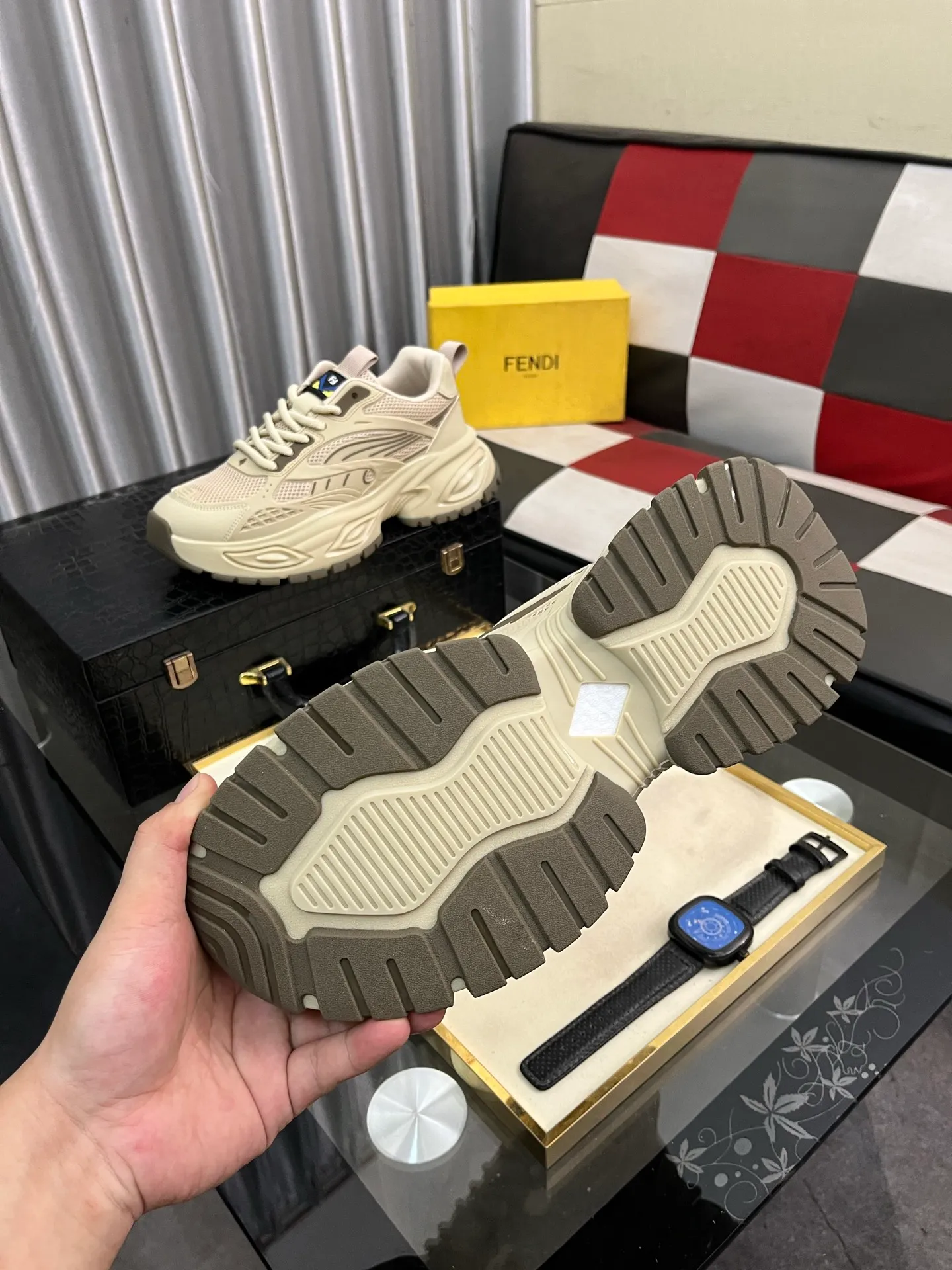 Men's Men's Shoes💰458⌚️⌚️[FENDI] Fendi's classic and comfortable men's, this complex sneaker is made of soft calfskin➕genuine leather lining➕original ultra-light rubber material with rough outsole. This unique light style is suitable for the casual and refined sensibility of this season. It is comfortable and natural on the feet. It is an everyday style for casual travel in autumn and winter! Code number: 38-442️⃣Colors available